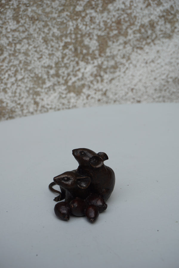 Mice with Rosehips