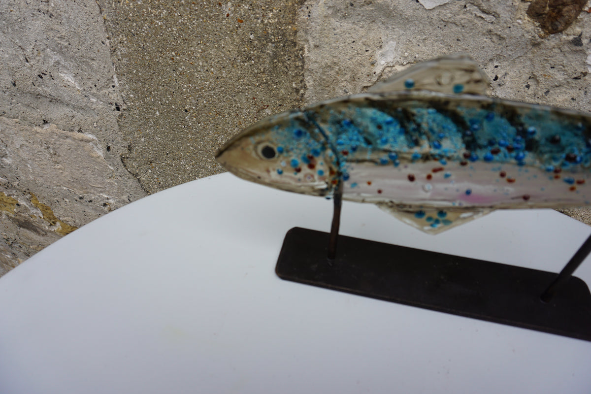 Fish on Stand (Blue/Black)