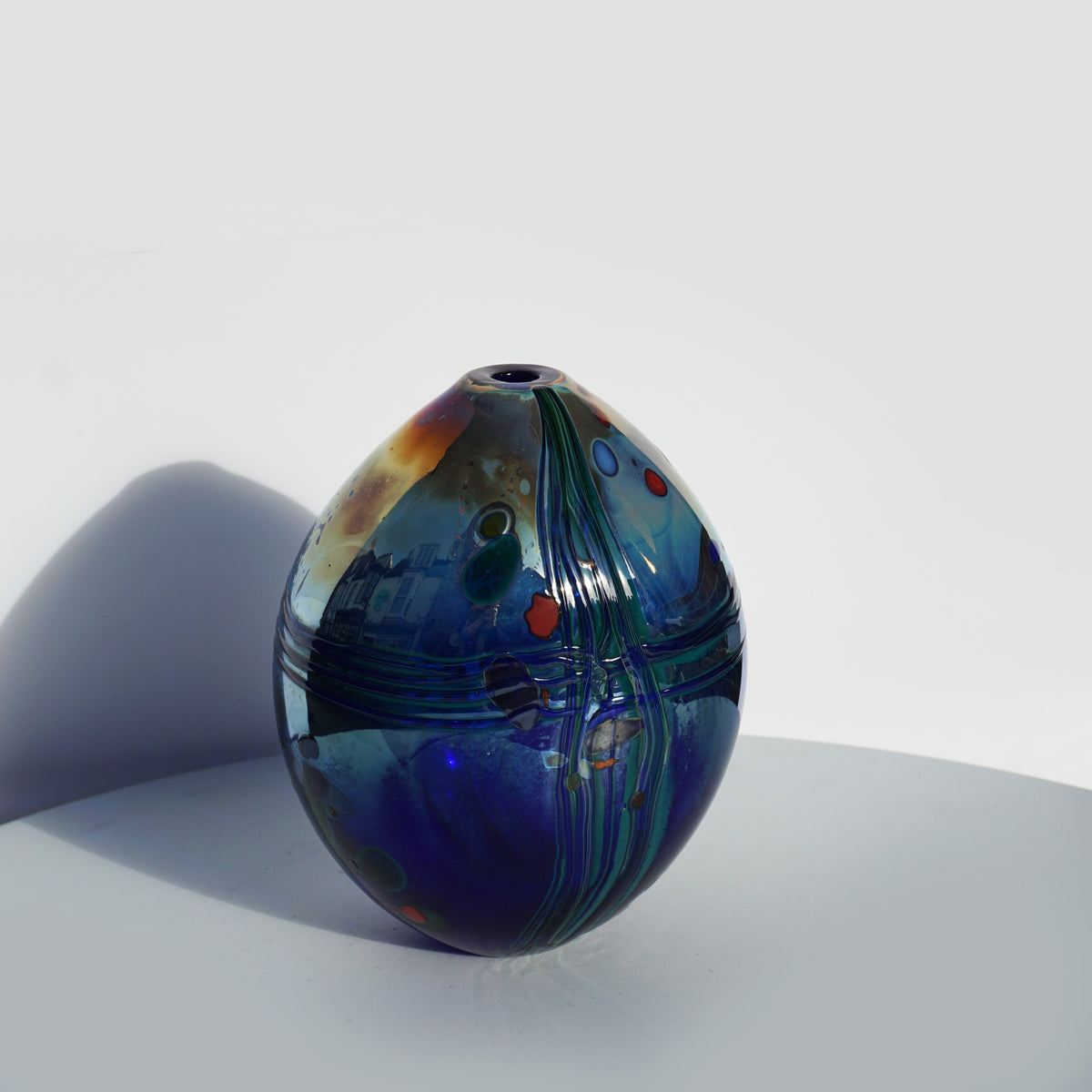 Lustre Rocks - Closed Vase (Medium)